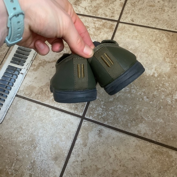 Women’s size 8 no bull shoes olive green - Picture 3 of 4